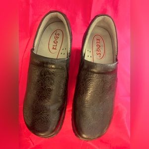 Klogs Women's Black Embossed Leather Clogs